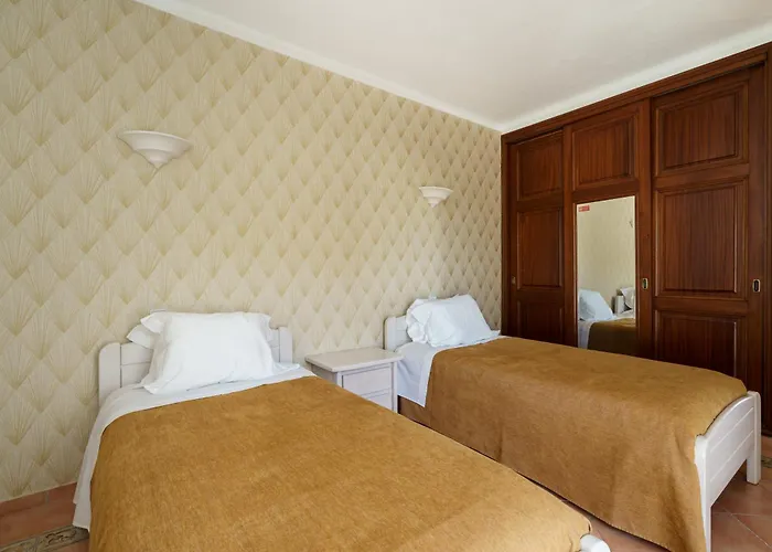 Vtii & Vti 2 X Private With Pool And Garden