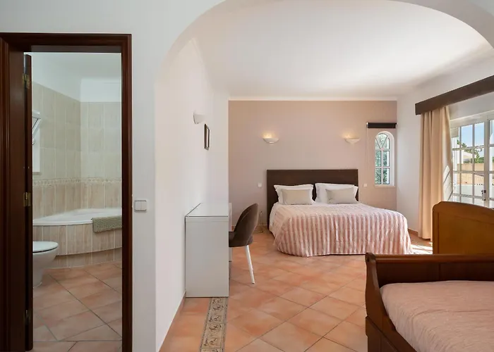 Vtii & Vti 2 X Private With Pool And Garden