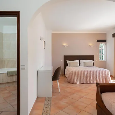 Vtii & Vti 2 X Private With Pool And Garden